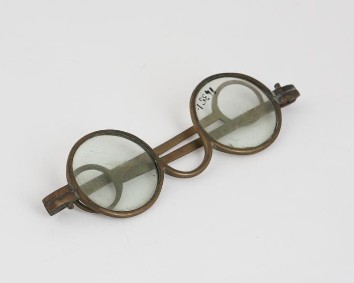 Straight spectacles, brass frame, English, 1750-1850