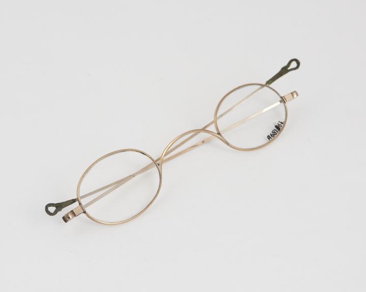 Straight spectacles, silver (gilt), English, c. 1850