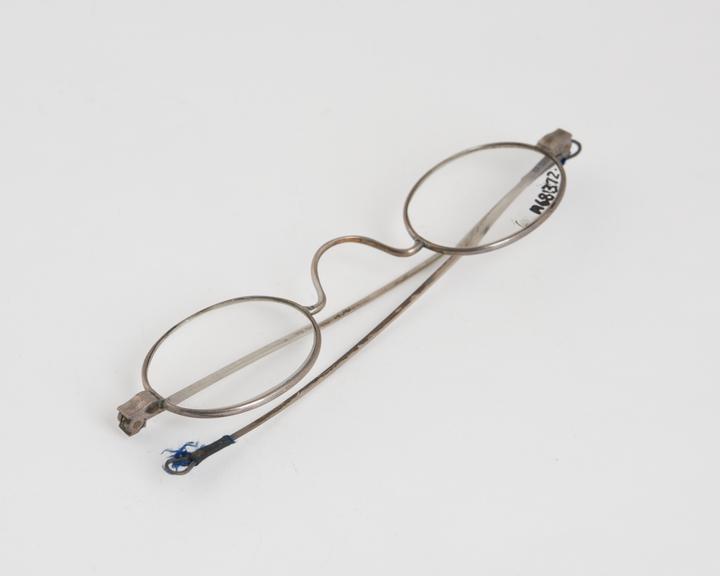 Straight spectacles, silver wire, hallmarked, English, 1831-1855