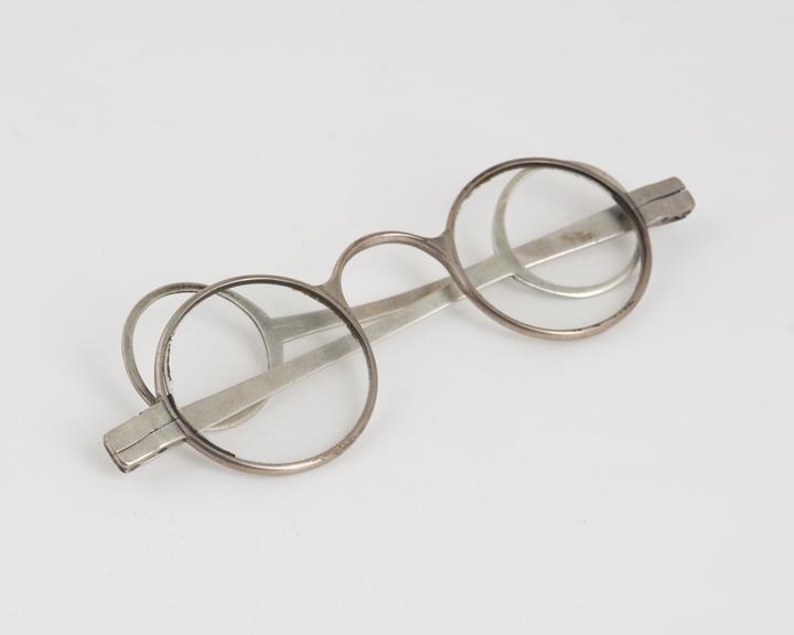 Straight spectacles, silver, hallmarked, London 1791, by T.W