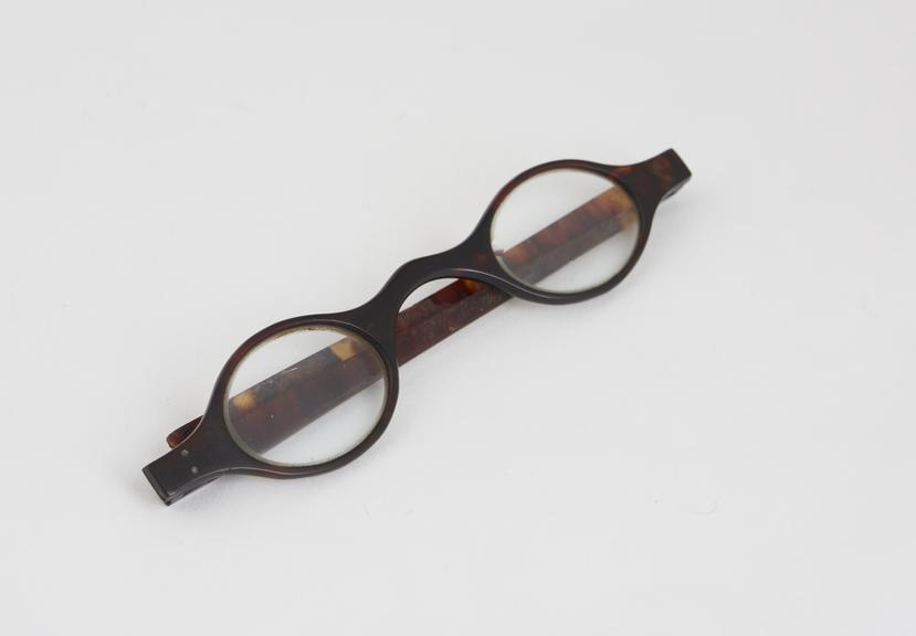 Spectacles, straight, tortoiseshell, silver hinges