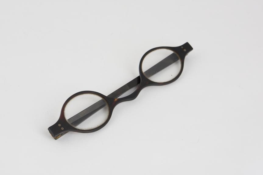 Spectacles, straight, tortoiseshell, silver hinges