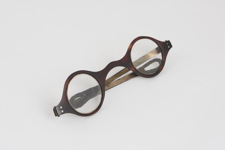 Spectacles, straight, tortoiseshell and silver, English