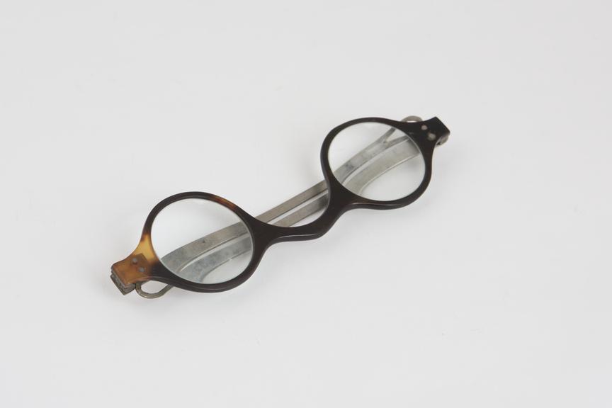 Spectacles, straight, tortoiseshell lens frames