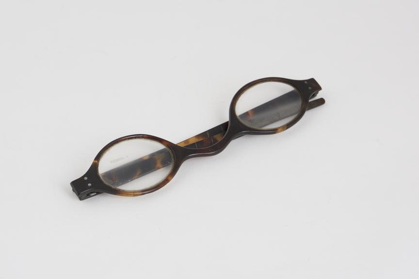 Spectacles, straight, tortoiseshell, English, 1790-1860