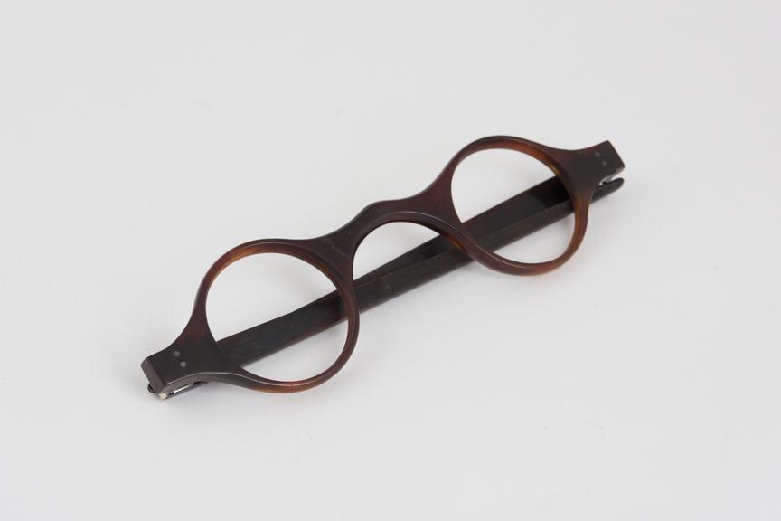 Spectacles, straight, tortoiseshell, no lenses, silver hinges