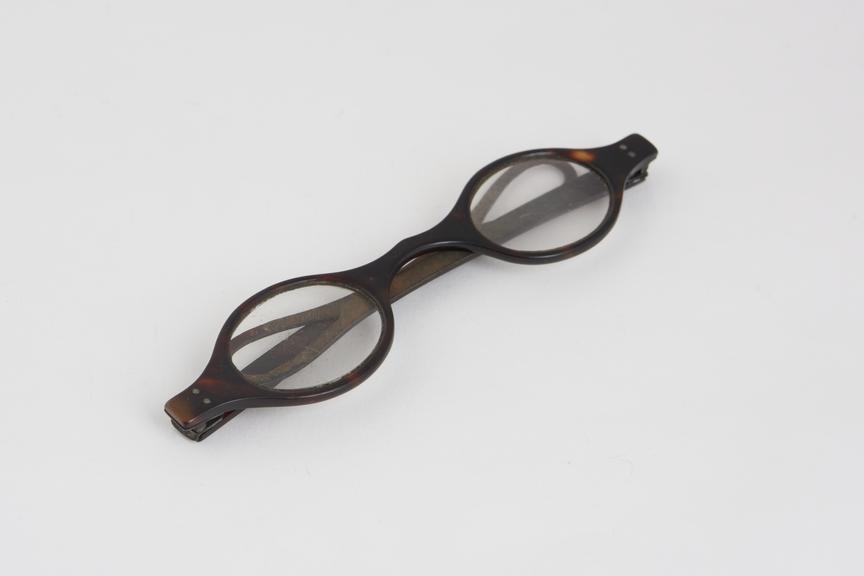 Spectacles, straight, tortoiseshell frames, silver hinges