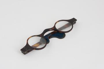 Straight spectacles