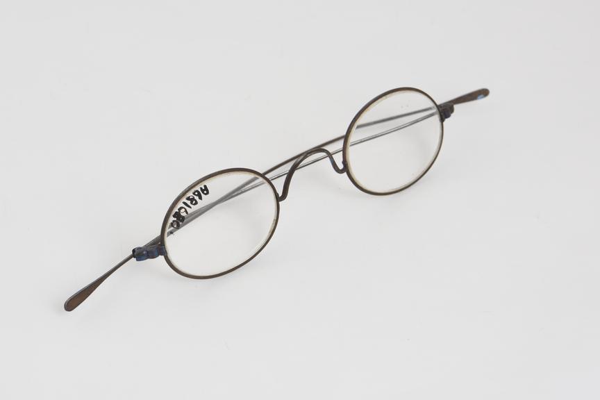 Straight spectacles, blued steel wire, corroded, English