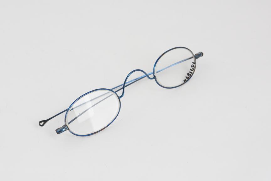 Straight spectacles, blued steel wire, English, 1801-1900