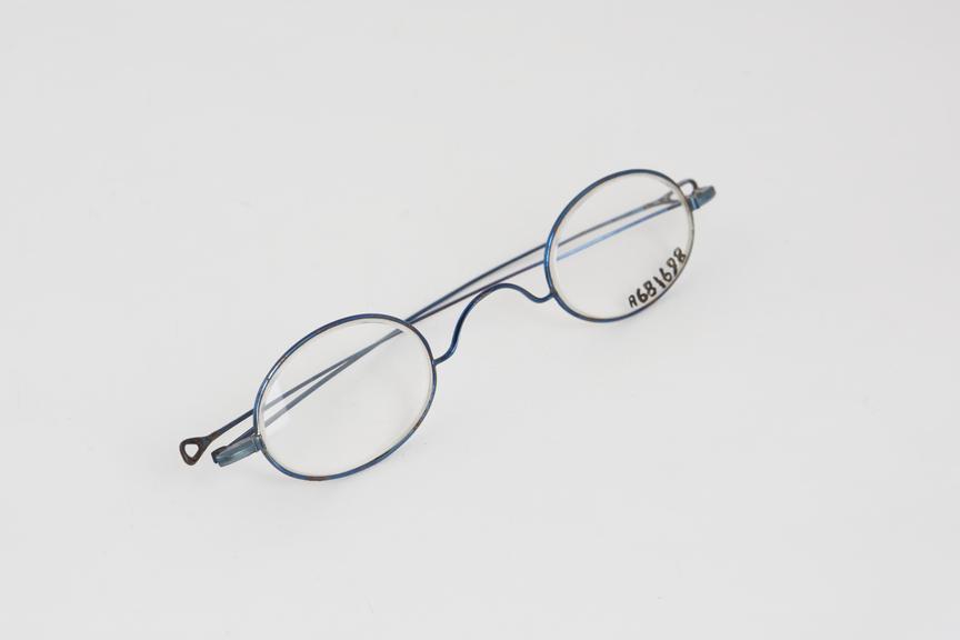 Straight spectacles, blued, steel wire, English, 1801-1900