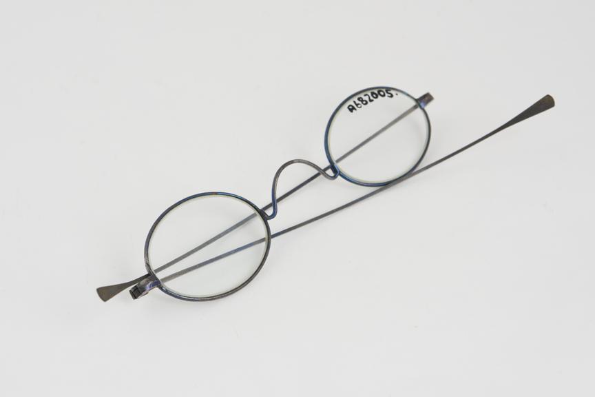 Straight spectacles, steel wire, blued, English, 1801-1900