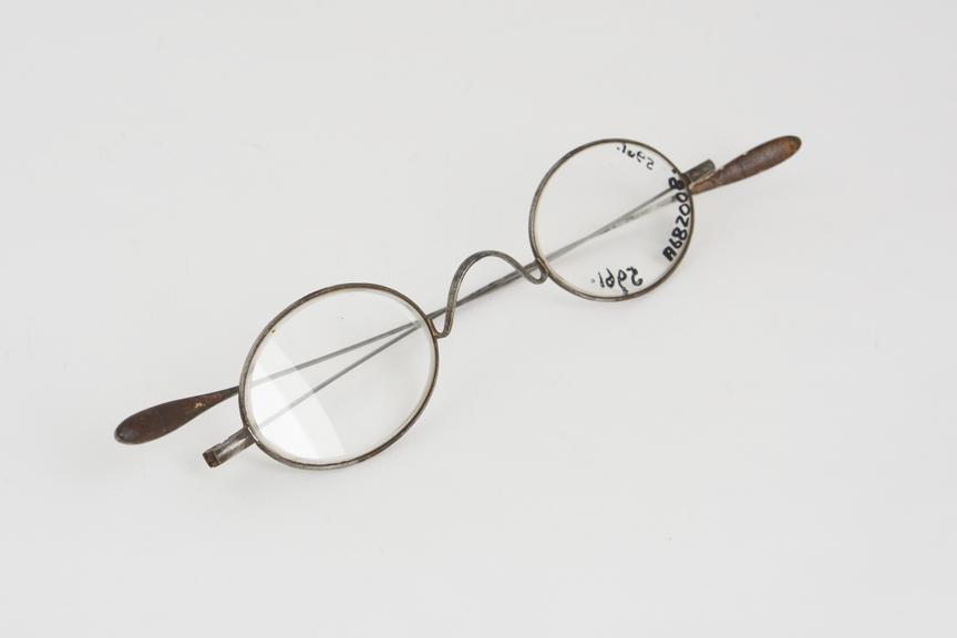 Straight spectacles, steel wire, English, 1801-1900