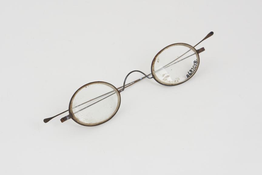 Straight spectacles, steel wire, English, 1801-1900