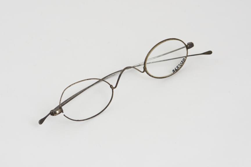 Straight spectacles, steel wire, English, 1801-1900