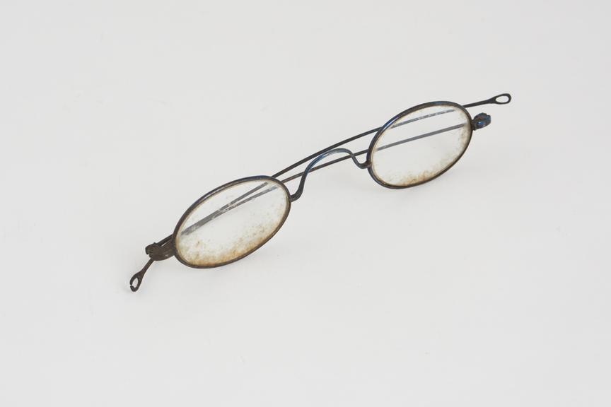 Straight spectacles, steel wire, blued, English, 1801-1920