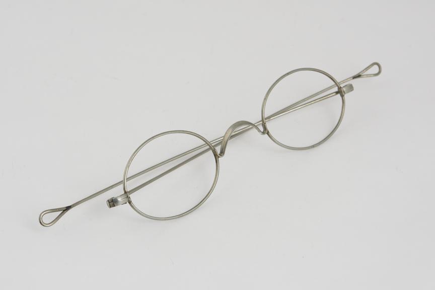 Spectacles, straight metal wire, no lenses, English, 1850-1920