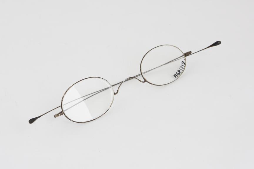 Straight spectacles, steel wire, English, 1801-1900