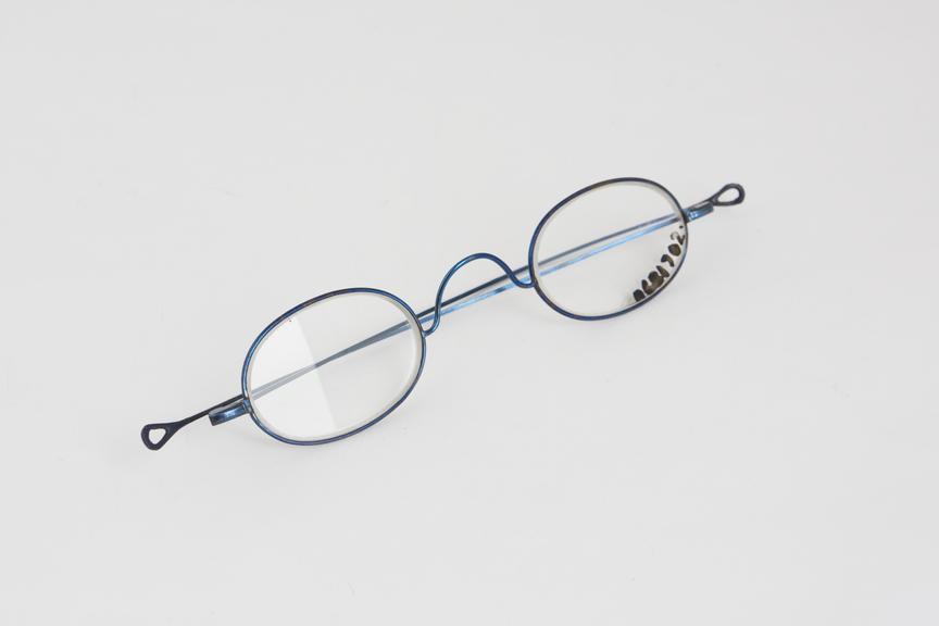 Straight spectacles, blued steel wire, English, 1801-1900