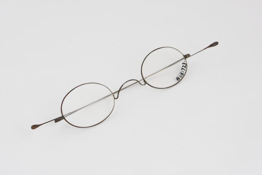 Straight spectacles, steel wire, English, 1801-1900