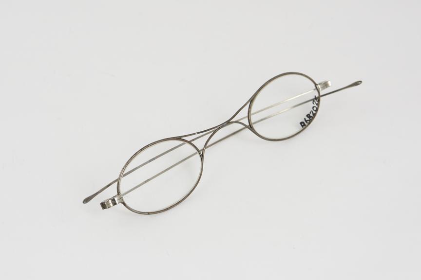 Straight spectacles, steel wire, French(?), 1800-1880