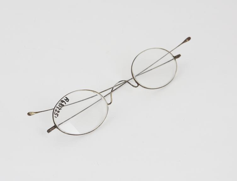 Straight spectacles, steel wire, English, 1801-1900