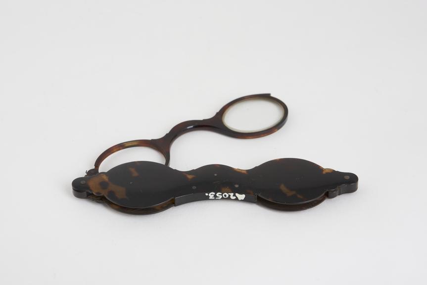 Hand folding spectacles, tortoiseshell, broken