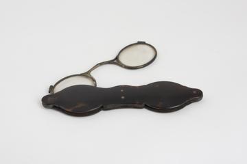 Hand, folding spectacles