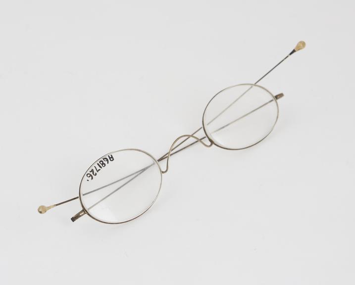 Straight spectacles, steel wire, English, 1801-1900