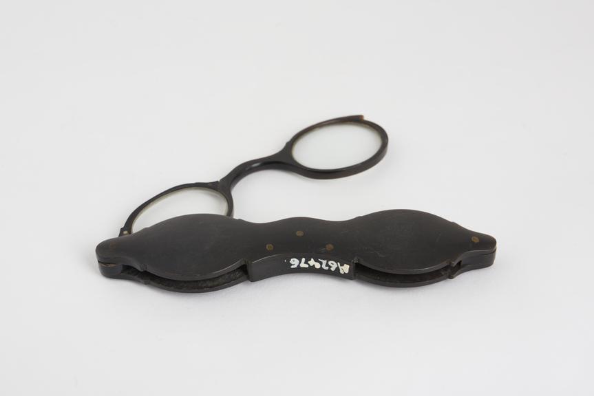 Hand spectacles, medium single fold