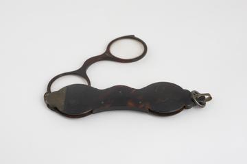Hand folding spectacles