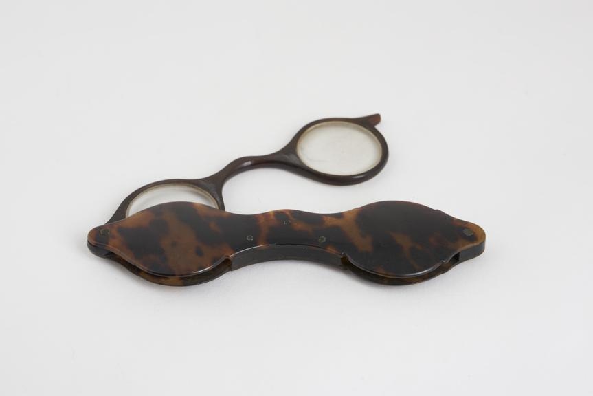 Hand folding spectacles, tortoiseshell, English, 1801-1900