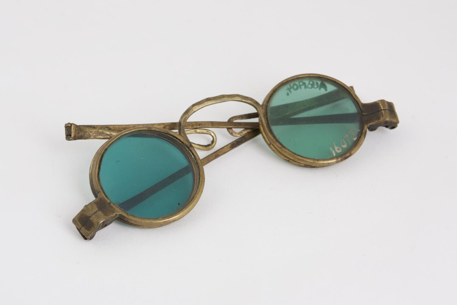 Transverse folding brass spectacles with double lenses | Science Museum ...