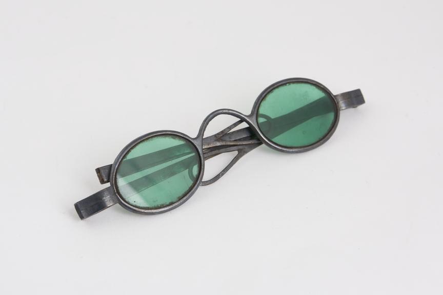 Transverse folding tinted spectacles, steel, silver-plated (?)