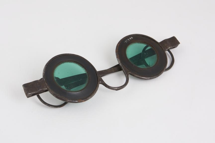 Straight tinted spectacles, steel and horn, corroded, English