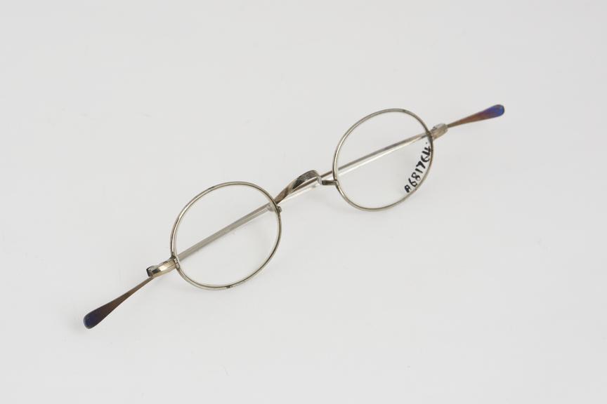 Spectacles, straight, steel wire, marked 2, A, on ends, English