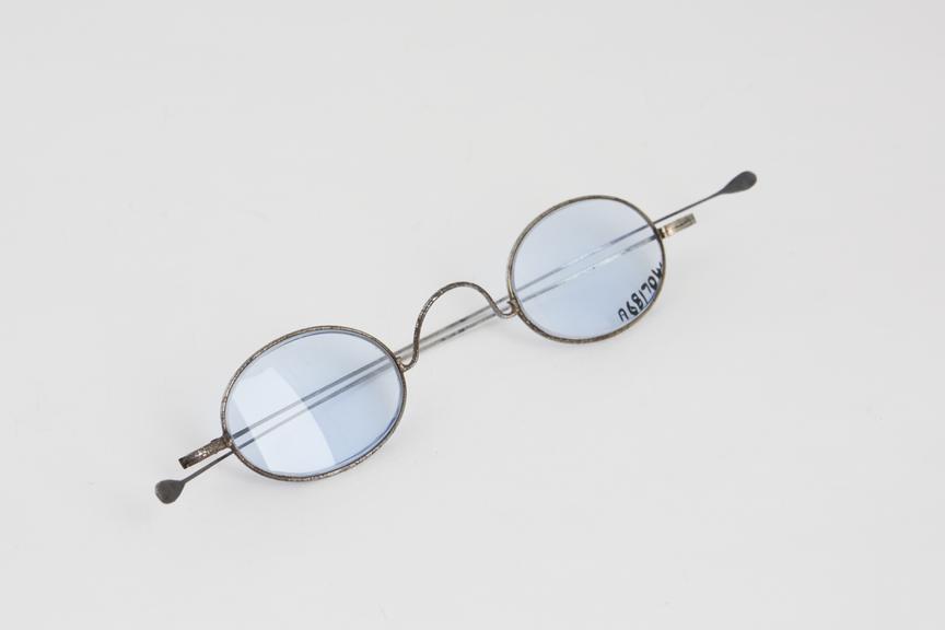 Straight, tinted spectacles of steel wire, English, 1801-1900