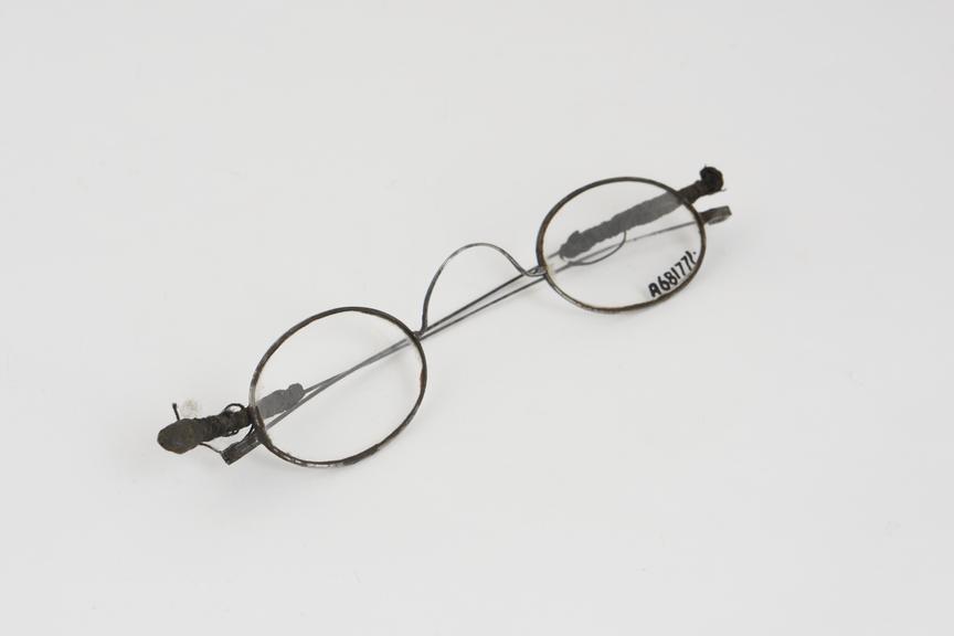 Spectacles, straight, steel wire, leather bound ends, English