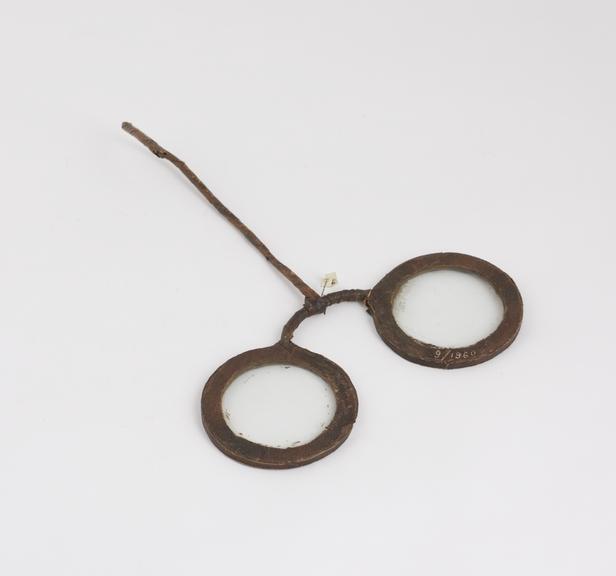 Copy of 17th century bow(?) spectacles with hook on bridge