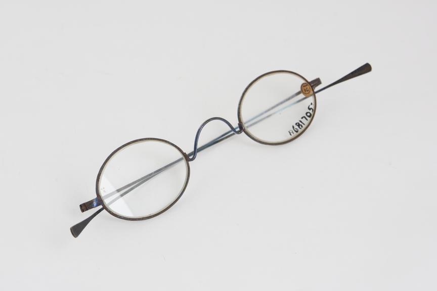 Straight spectacles, steel wire, English, 1801-1900