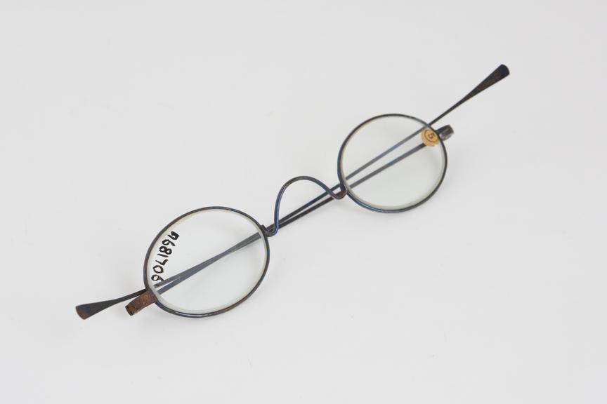 Straight spectacles, steel wire, English, 1801-1900