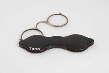 Hand folding spectacles