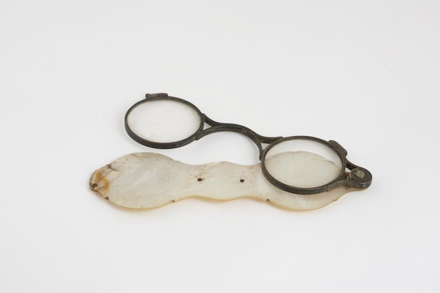 Hand, folding spectacles, mother-of-pearl and silver(?)