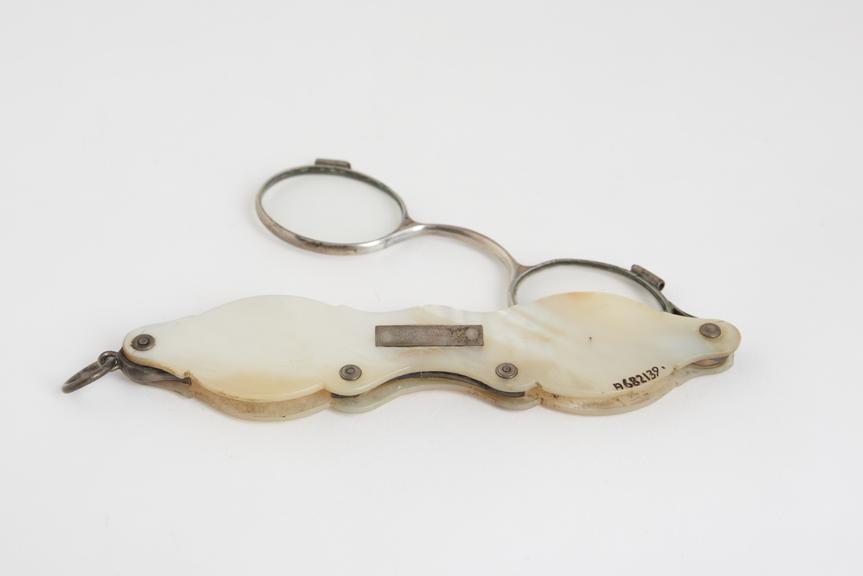 Hand spectacles, medium single fold, foldaway, silver frame