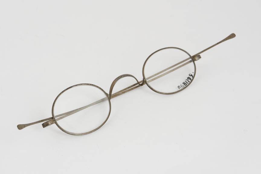 Straight spectacles, steel wire, English, 1801-1900