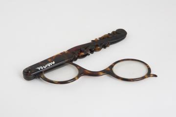 Hand folding spectacles