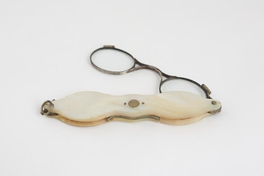 Hand spectacles, medium single fold, foldaway