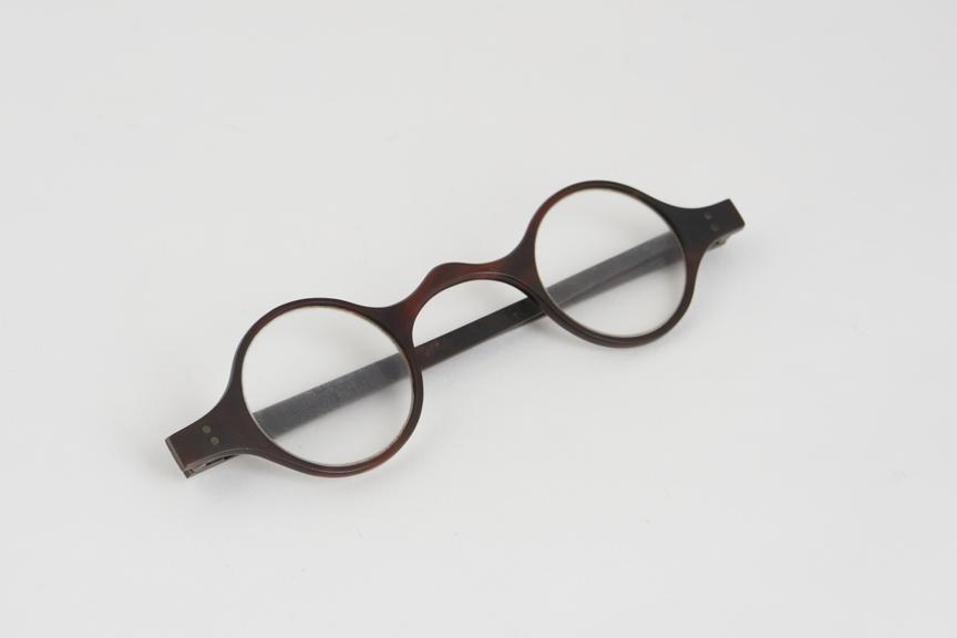 Spectacles, straight, tortoiseshell, silver hinges, English