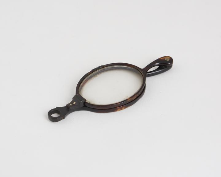 Hand, folding spectacles, tortoiseshell, English, 1801-1900