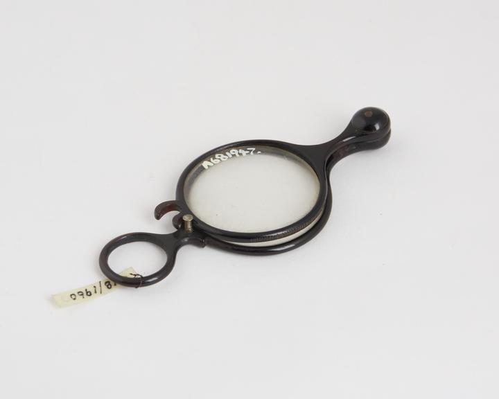 Hand, folding spectacles, plastic(?), English, 1801-1900